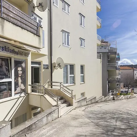 Jelas Апартаменты Макарска