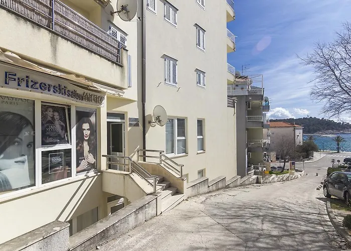 Jelas Apartment Makarska